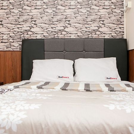 Reddoorz Plus Near Riau Street Бандунг Екстериор снимка