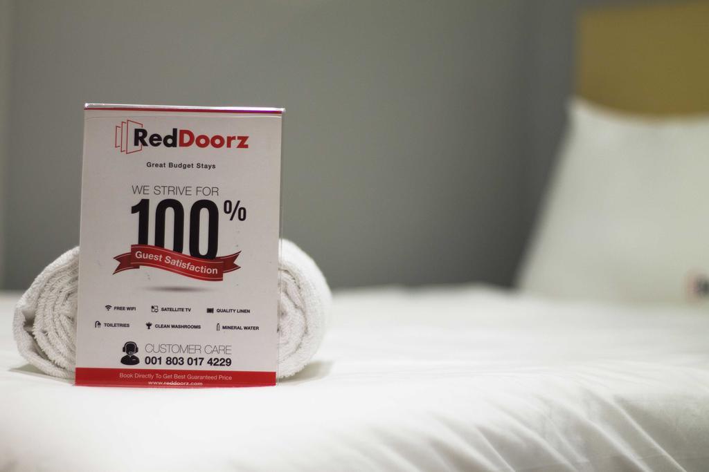 Reddoorz Plus Near Riau Street Бандунг Екстериор снимка