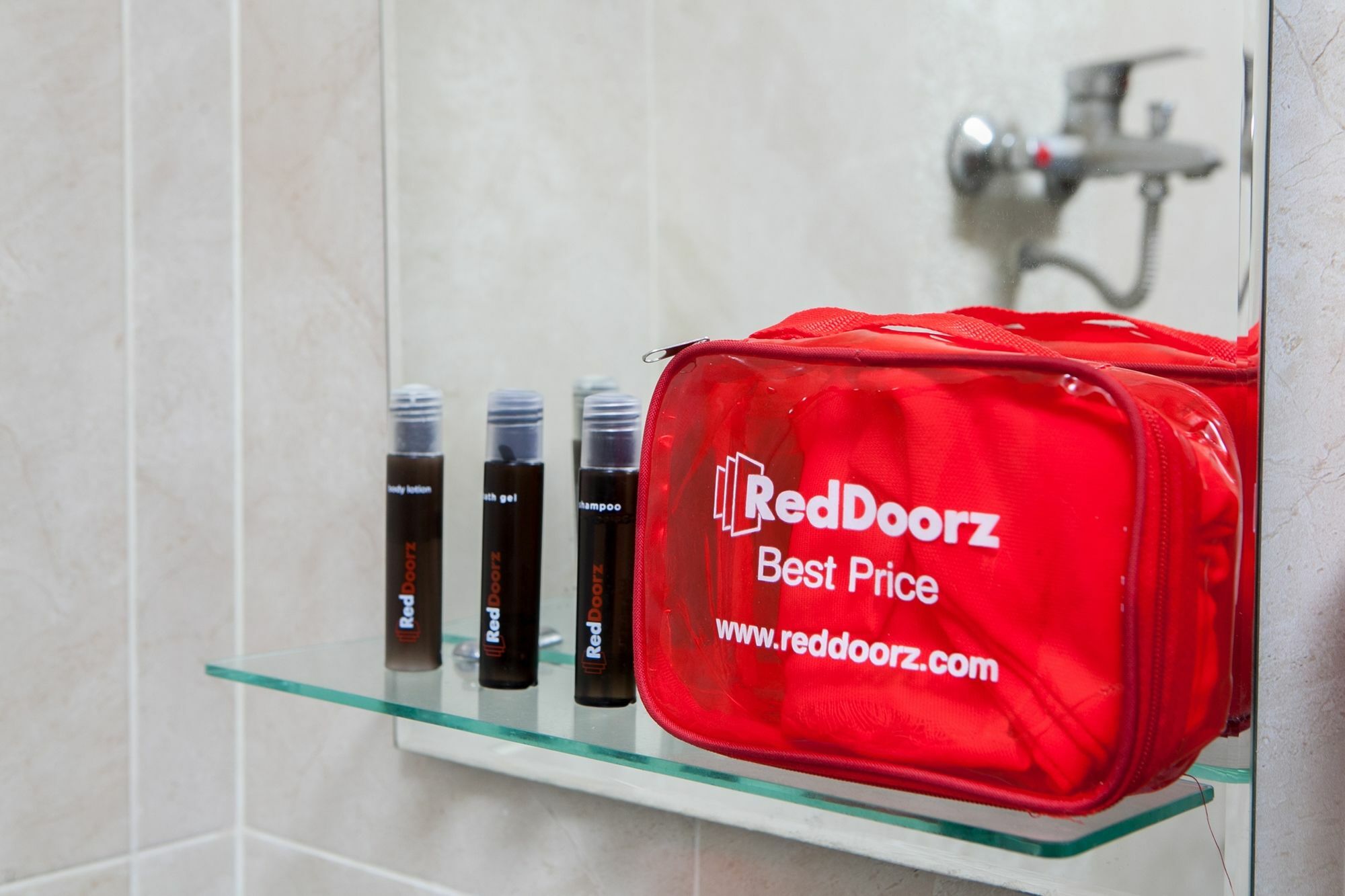 Reddoorz Plus Near Riau Street Бандунг Екстериор снимка