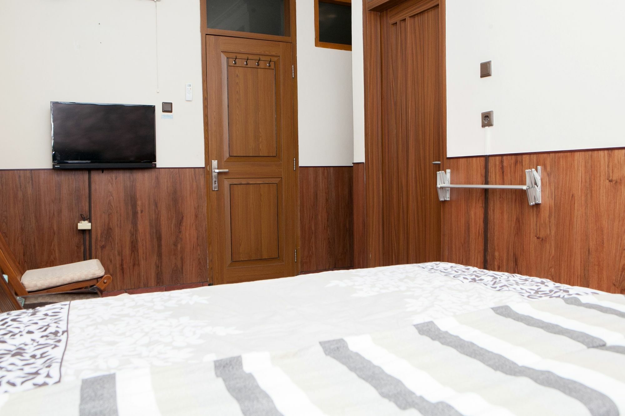 Reddoorz Plus Near Riau Street Бандунг Екстериор снимка