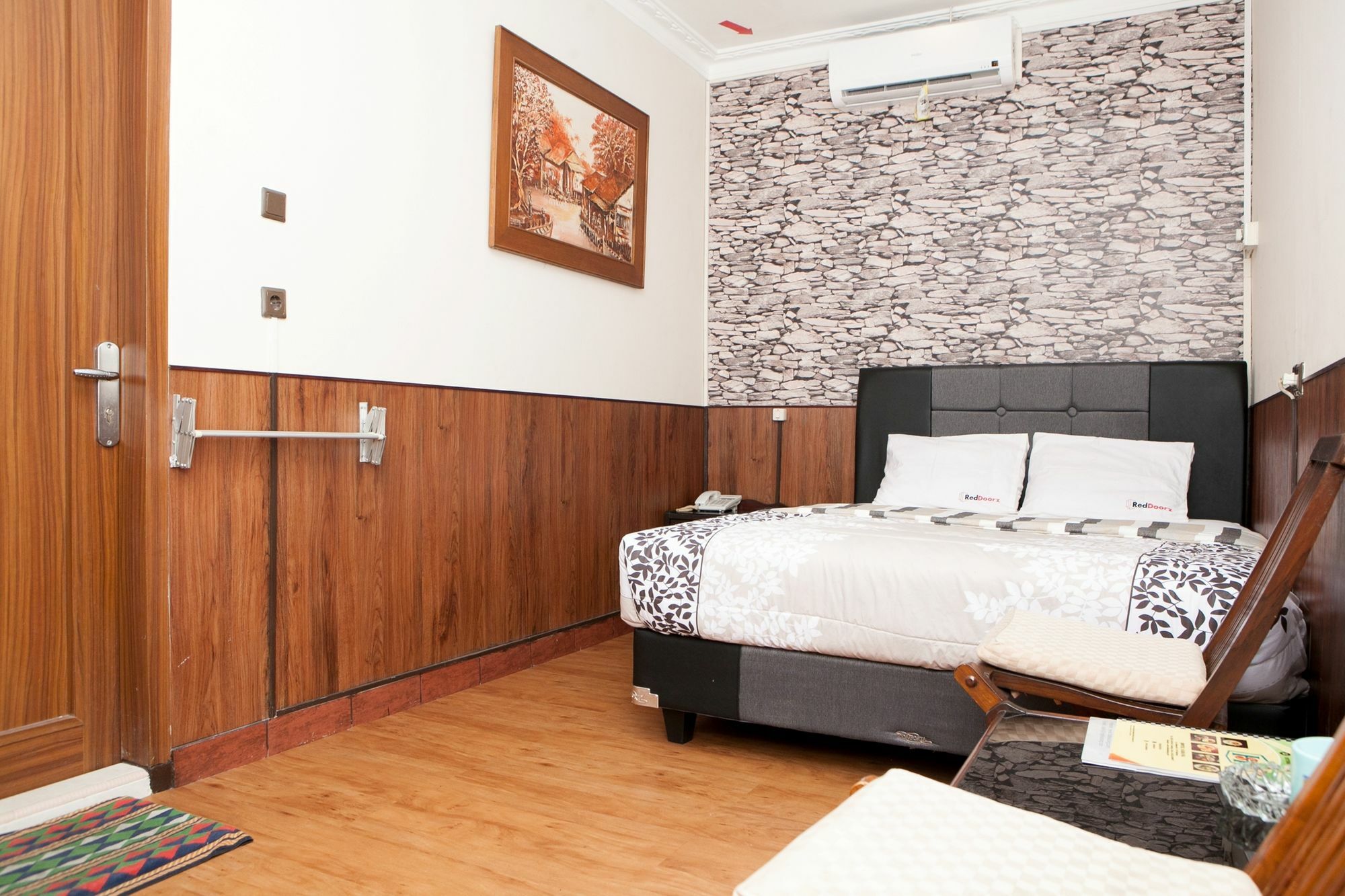 Reddoorz Plus Near Riau Street Бандунг Екстериор снимка