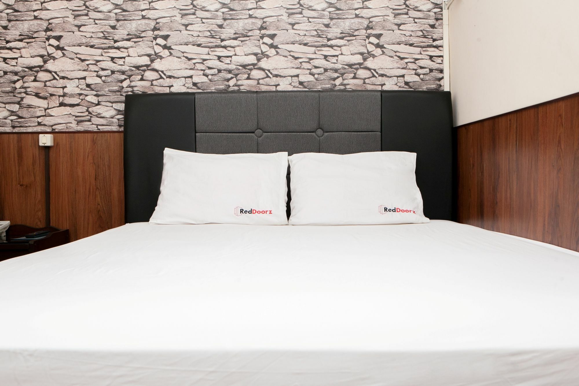 Reddoorz Plus Near Riau Street Бандунг Екстериор снимка