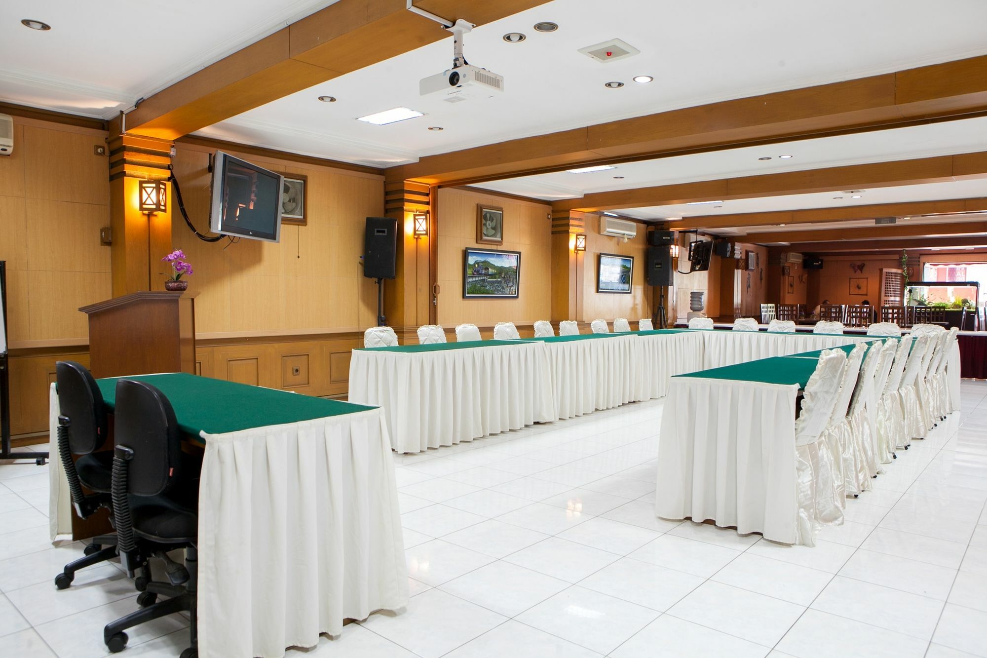 Reddoorz Plus Near Riau Street Бандунг Екстериор снимка