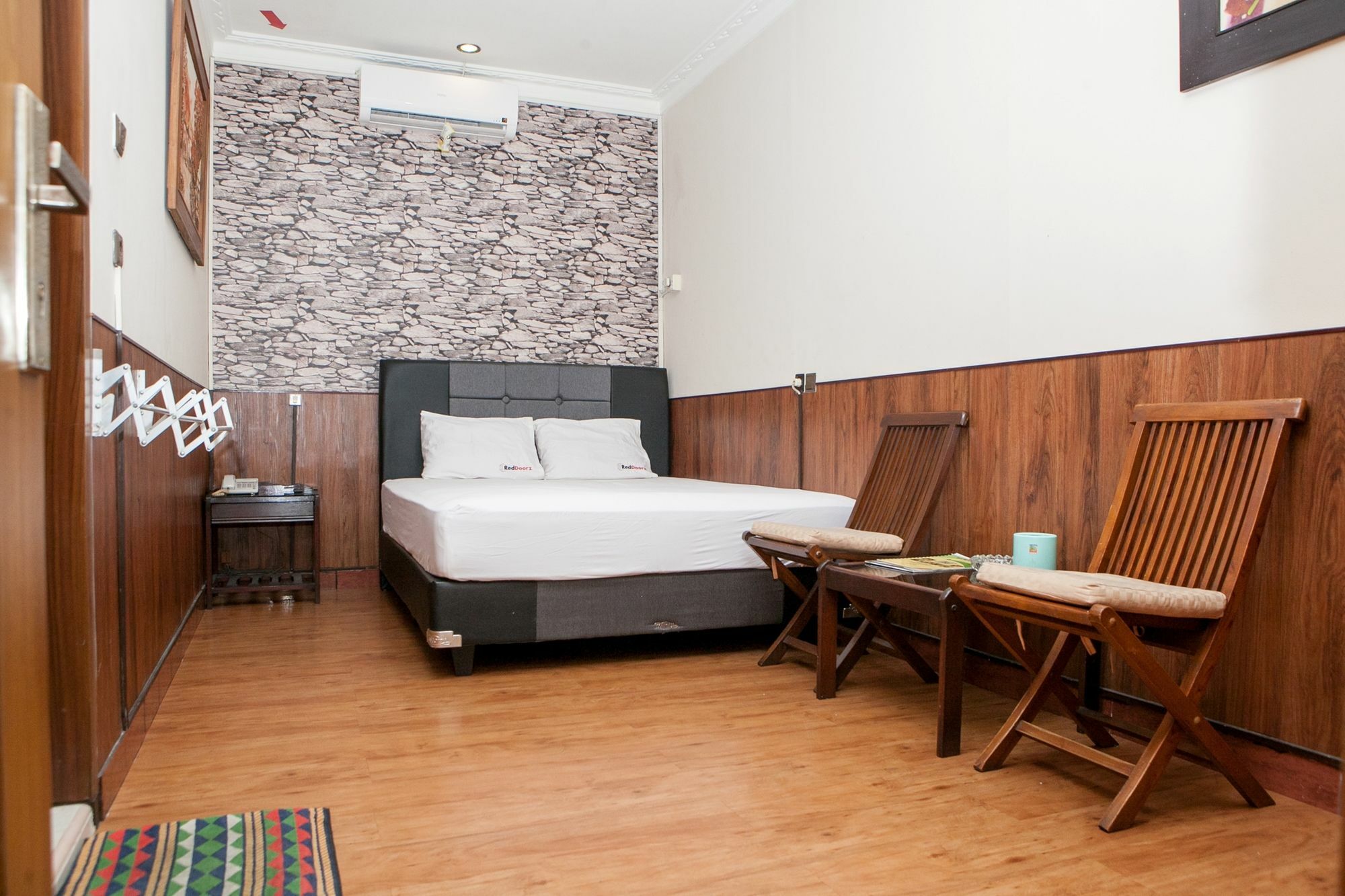 Reddoorz Plus Near Riau Street Бандунг Екстериор снимка