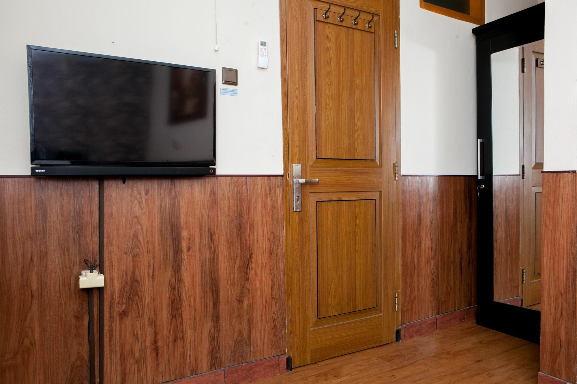 Reddoorz Plus Near Riau Street Бандунг Екстериор снимка