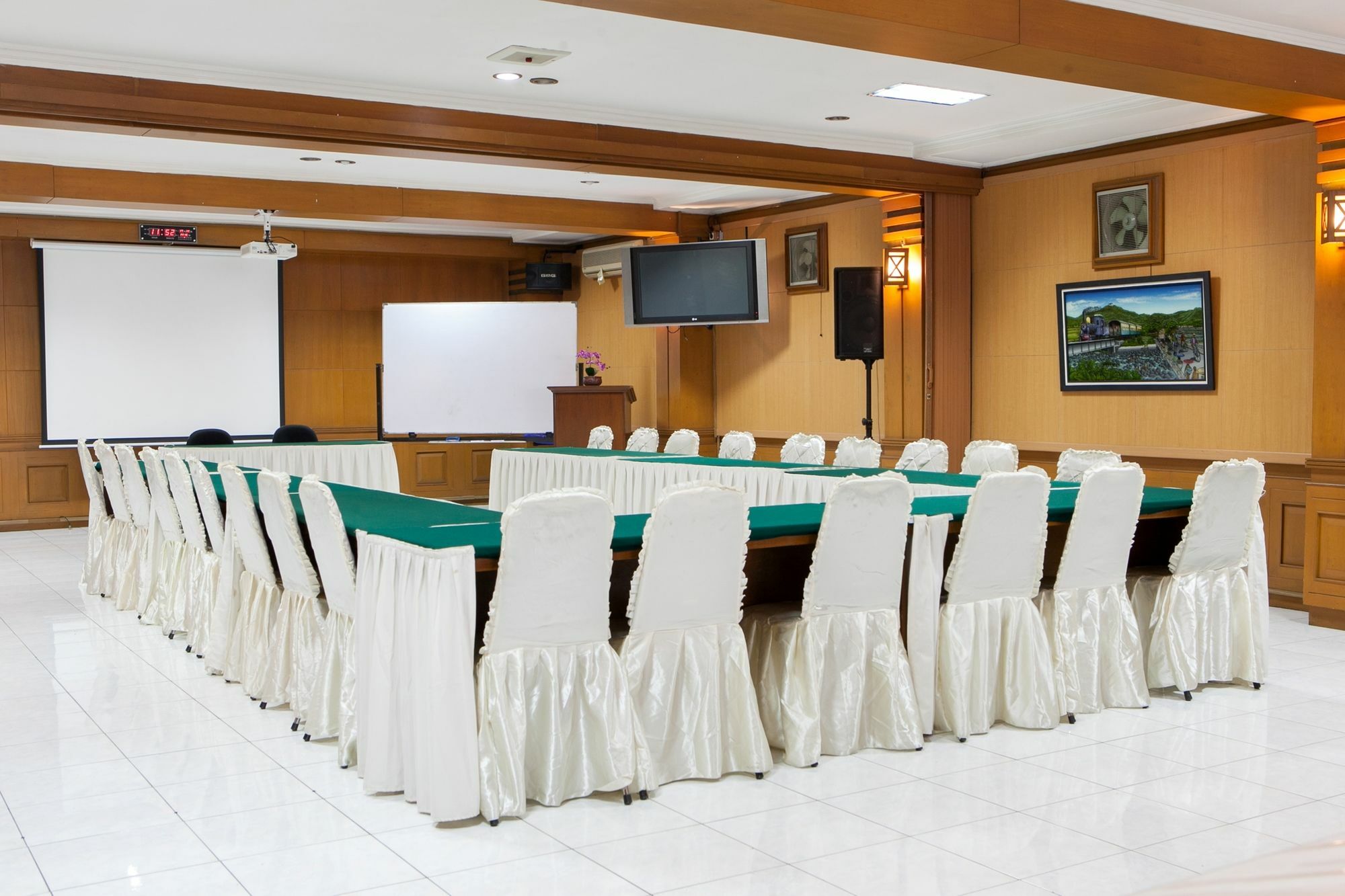 Reddoorz Plus Near Riau Street Бандунг Екстериор снимка