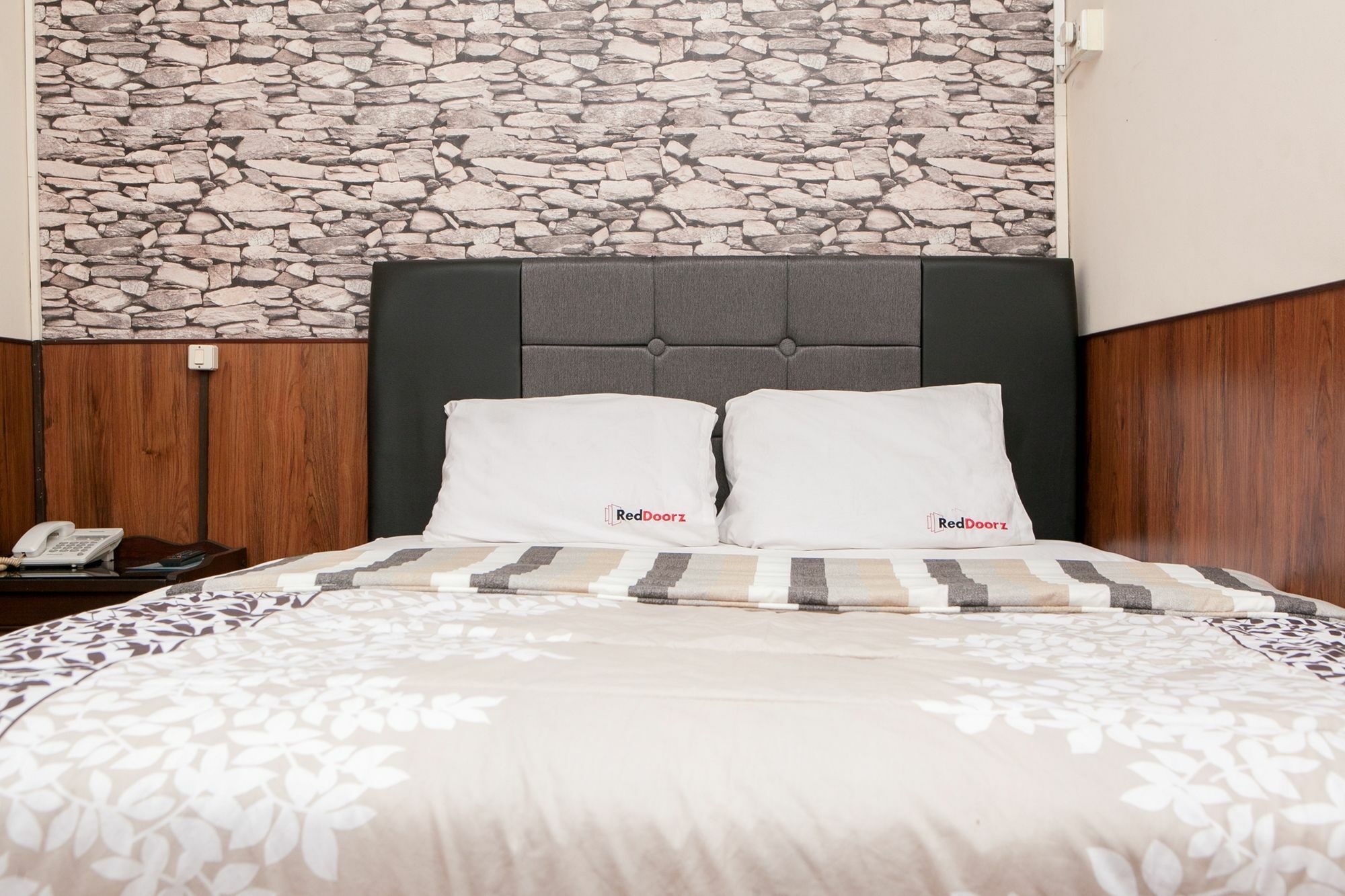 Reddoorz Plus Near Riau Street Бандунг Екстериор снимка