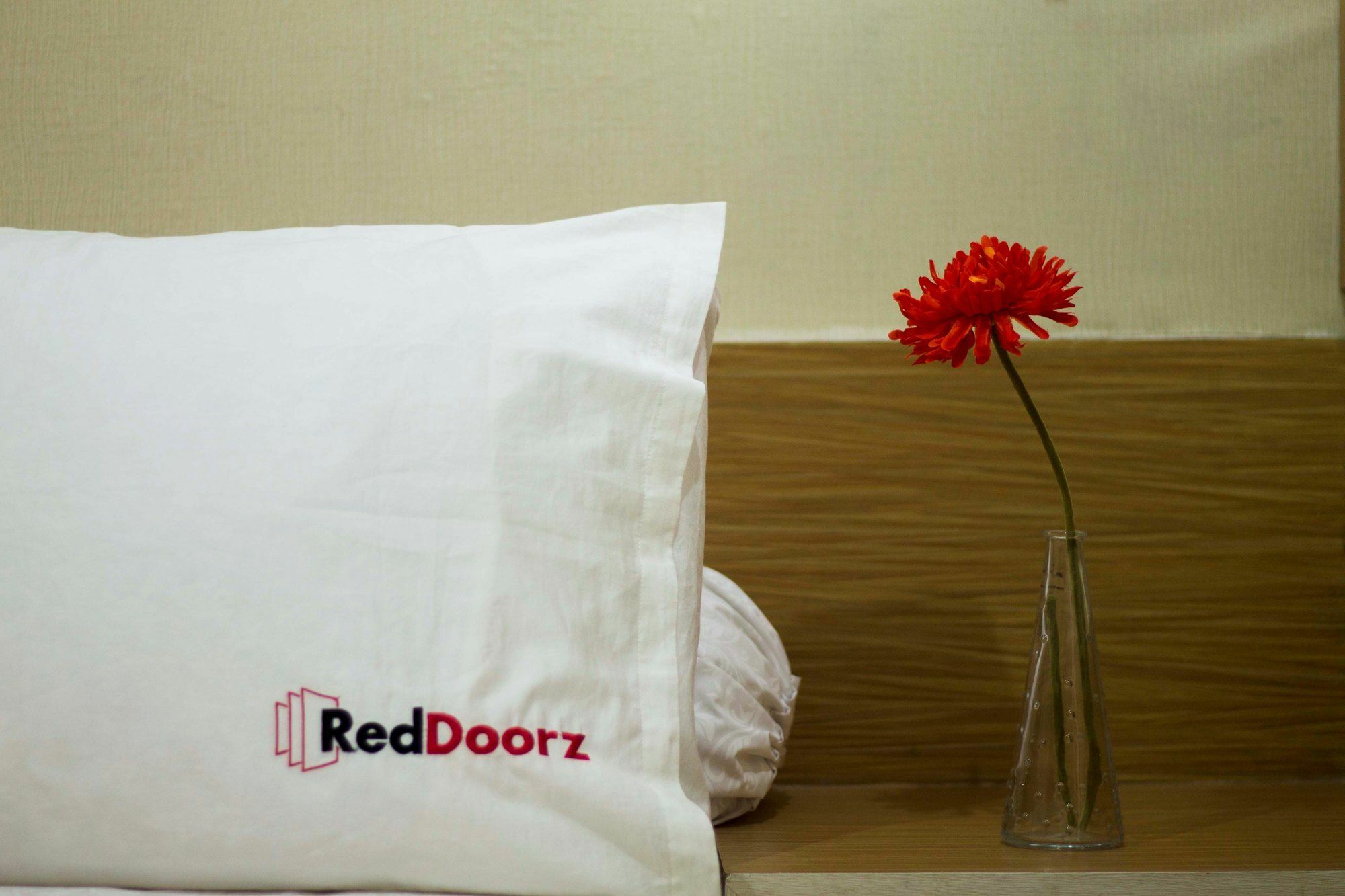 Reddoorz Plus Near Riau Street Бандунг Екстериор снимка